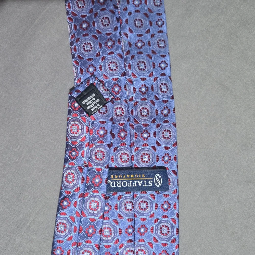 Stafford Signature Necktie Mens OS purple Geometric Medallion 100% Silk